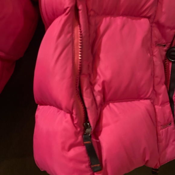 Hot pink puffer coat - Picture 2 of 6